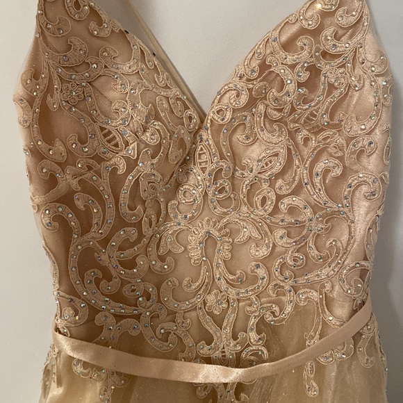 Short beautiful dress for events. (Quince,wedding,homecoming,prom.ETC) - Picture 2 of 8